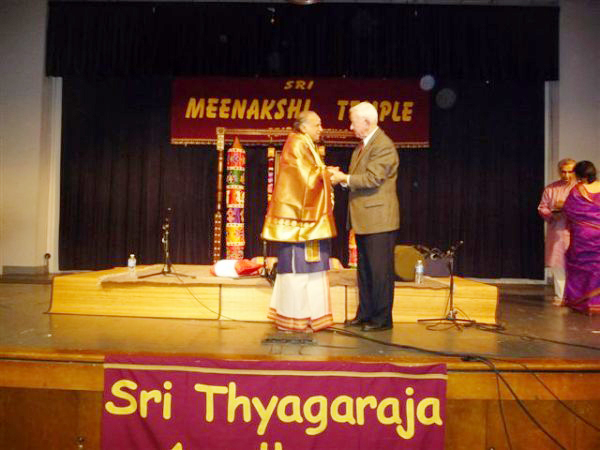 12. Mayor Tom Reid of Pearland, Texas honoring Trichur Ramachandran.jpg